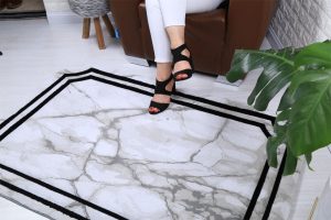 فرش کوچک سفید